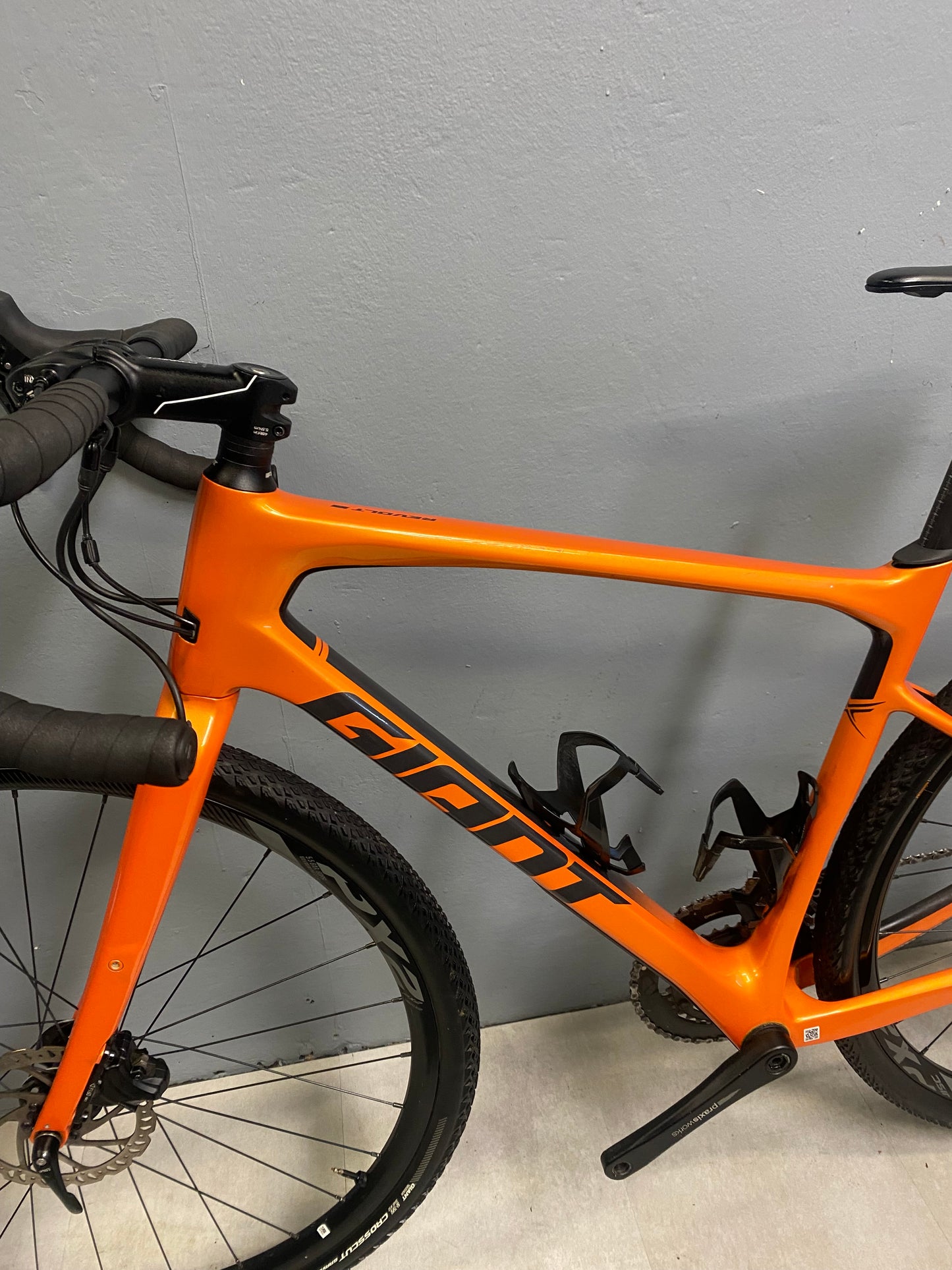 Giant Revolt Carbon Tg M