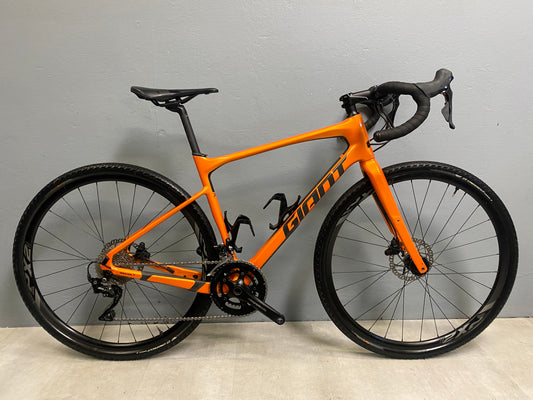 Giant Revolt Carbon Tg M