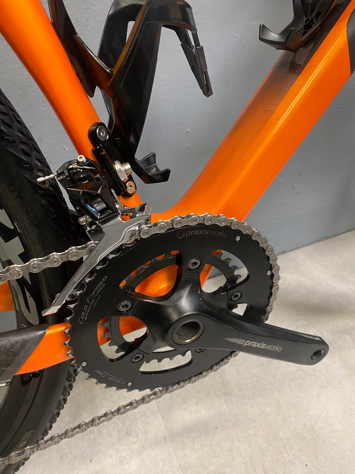 Giant Revolt Carbon Tg M