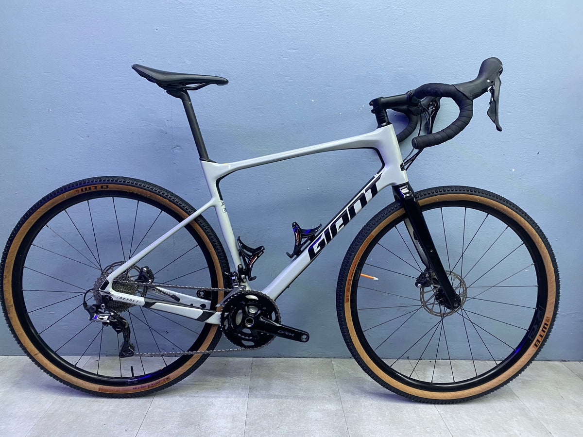 GIANT REVOLT TG. L
